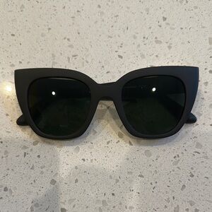 Toms Black Cat-Eye Sunglasses Fashion-Forward Accessories